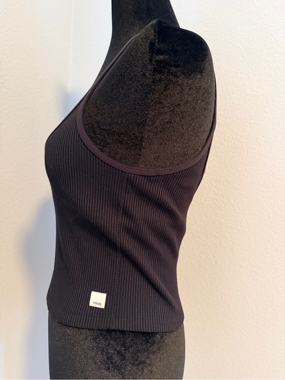 Vuori Black Ribbed Scoop Tank